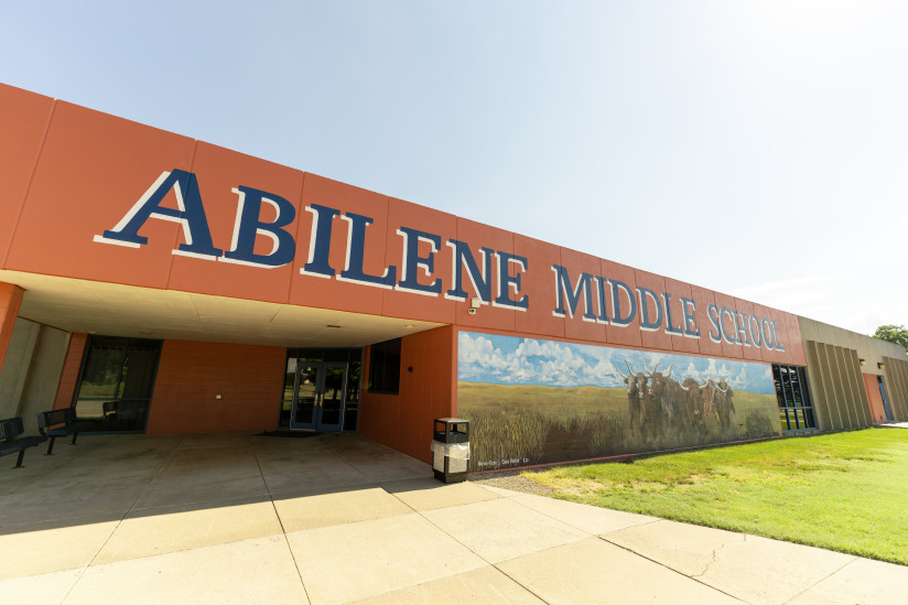 Longhorn-Mural-Abilene-Middle-School-Abilene,KS