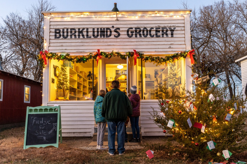 Old-Fashioned-Christmas-Dickinson-County-Heritage-Center-Abilene,KS