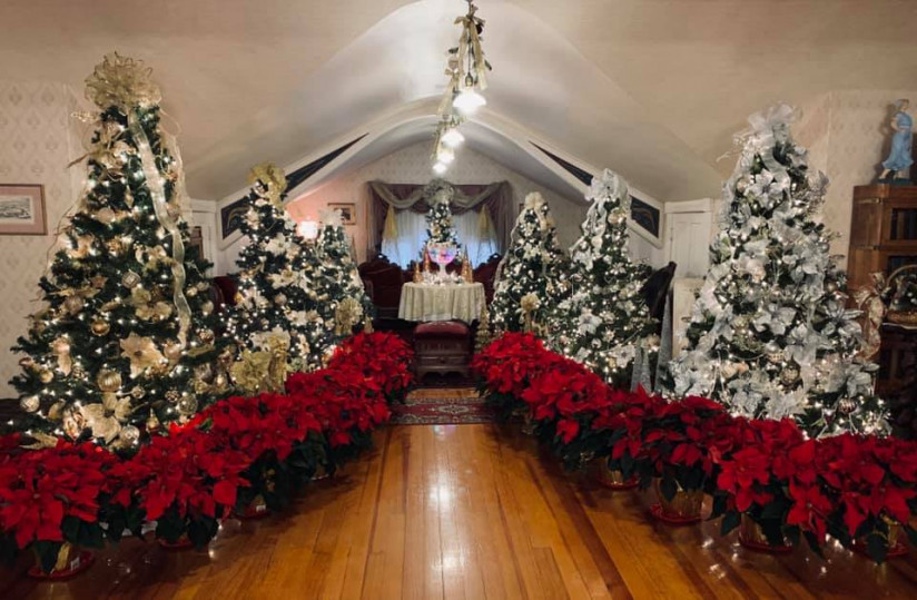 Seelye-Mansion-Poinsettia-Abilene,KS