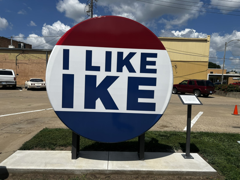 worlds_largest_i_like_ike_button_abilene,ks.jpeg